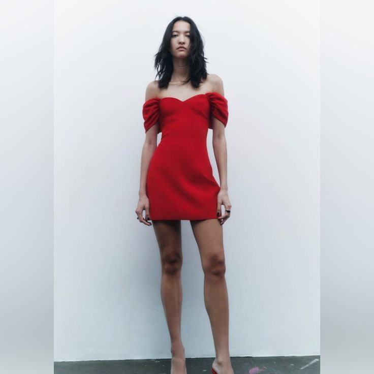 Lovely Red Sweetheart Neckline Mini Dress. Nwt. L. Short Red Dress Outfit, Lucy Hale Outfits, Zara Red Dress, Lucy Hale Style, Zara Printed Dress, Sorority Recruitment Outfits, Recruitment Outfits, Front Knot Dress, Sweetheart Neckline Dress