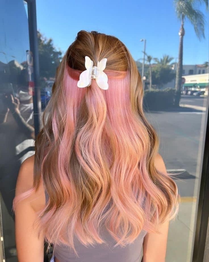 Red Hair Color Ideas For Blondes, Ginger Hair With Pink Underneath, Pink Underneath Hair, Pink Peekaboo Hair, Brown And Pink Hair, Underdye Hair, Hair Dyed Underneath, Pink Hair Streaks, Pink Hair Highlights