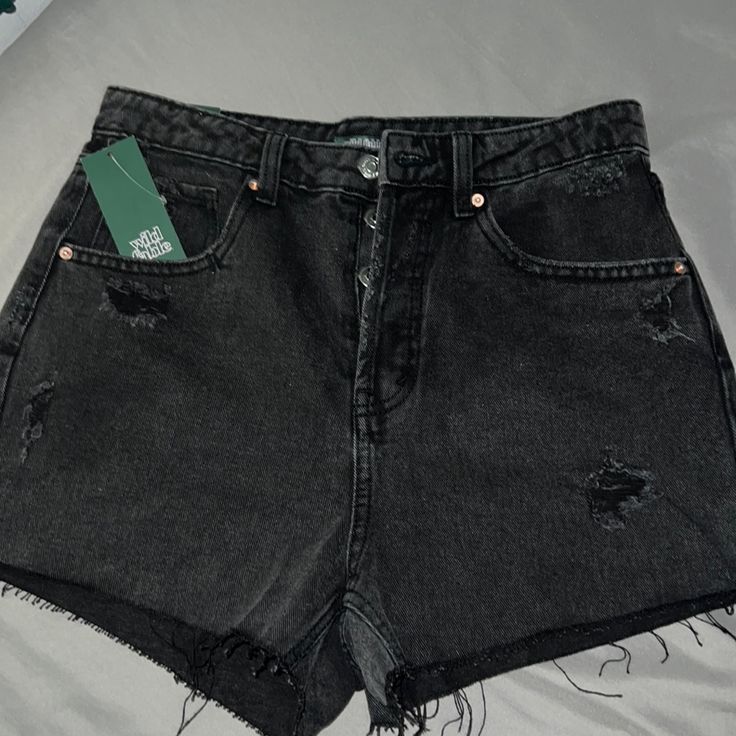 Black Denim Shorts Button Fly New With Tags! Size 6, 2.5�” Inseam Stretchy Jean Shorts, Levi 501 Shorts, College Wear, Ripped Denim Shorts, American Eagle Shorts, Distressed Jean Shorts, Jeans For Short Women, Blue Denim Shorts, Free People Denim