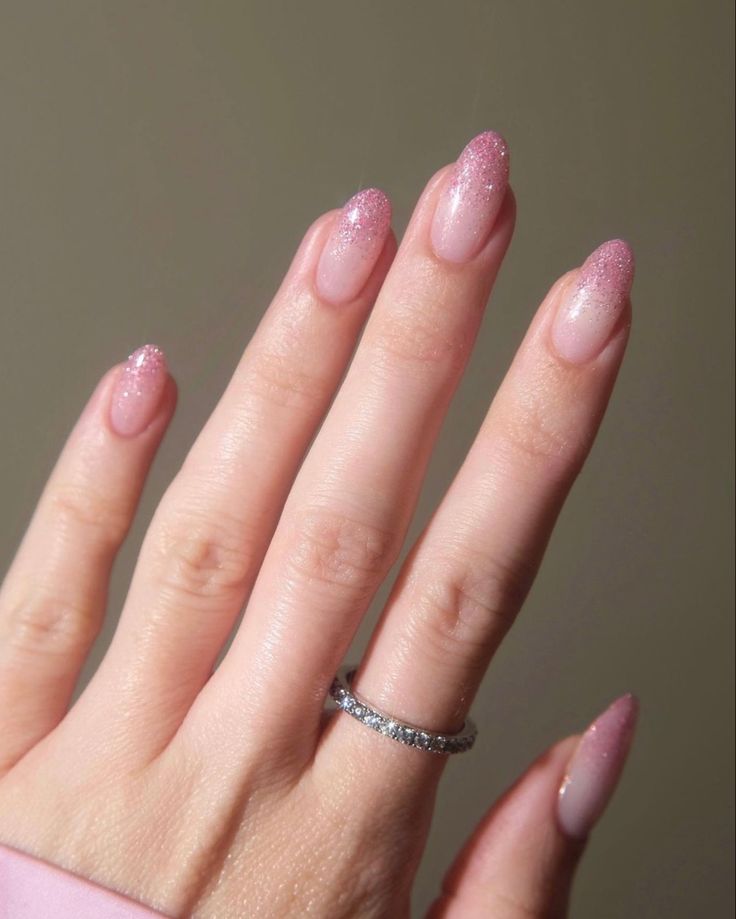 celestn4 on ig! Pink Ombre Nails Glitter, Nail Art Paillette, Pink Glitter Nails, Hello Nails, Pink Ombre Nails, Ombre Nails Glitter, Subtle Nails, Ombre Acrylic Nails, Beige Nails