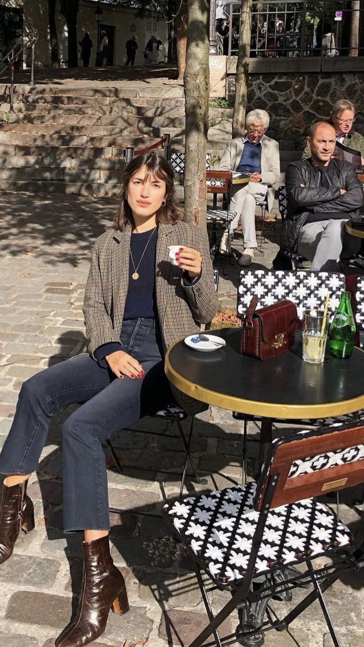 French Fall Outfits, Look Adidas, Parisian Chic Style, Jeanne Damas, French Girl Style, Girls Fall Outfits, Looks Street Style, Parisian Chic, Looks Chic