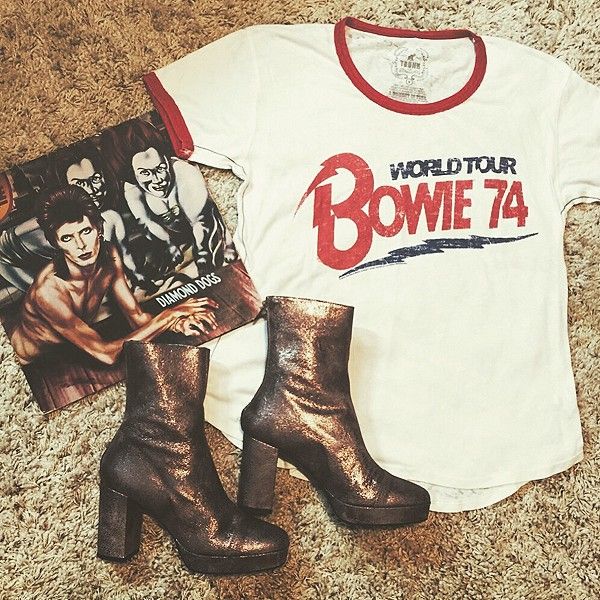 bowie vibes David Bowie Shirt, David Bowie Fashion, Bowie Shirt, Major Tom, Clothing Outfits, Day For Night, Glam Rock, Bohemian Fashion, 70s Fashion