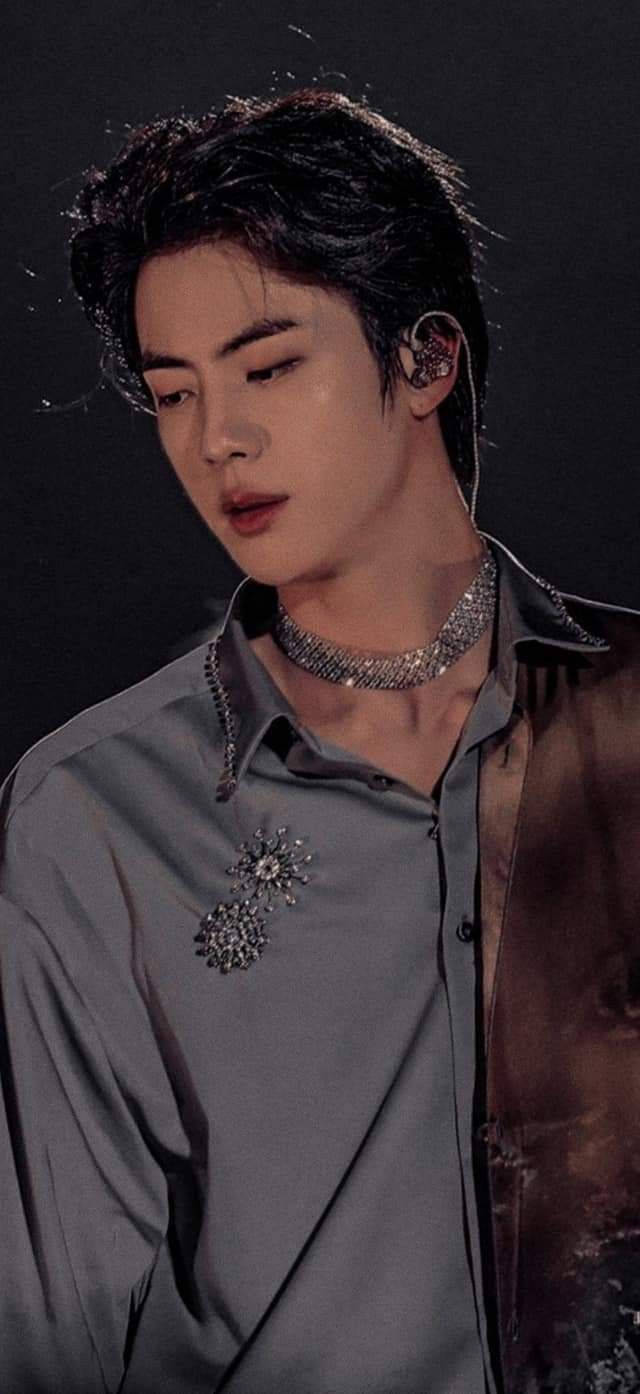 I'm your want more follow me☺️ Jin Pic, Bts V Pictures, Bts Bulletproof, Solo Pics, Kim Dong, Seokjin Bts, Jungkook Abs, Kim Taehyung Wallpaper, Hottest Pic