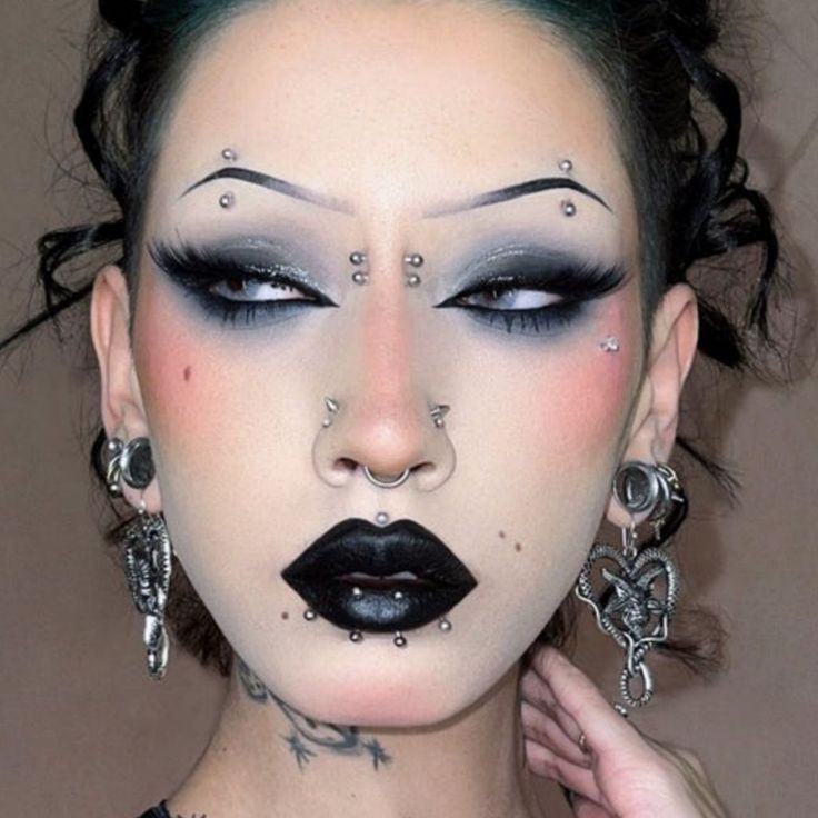 Goth Eye Makeup, Matte Lipstick Colors, Drag Make-up, Punk Makeup, Swag Makeup, Smink Inspiration, Alternative Makeup, Vanilla Scent, Emo Makeup