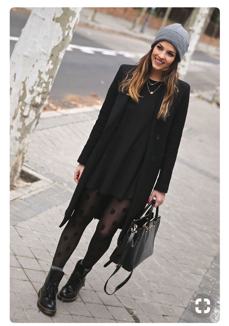 T Shirt Dress In Winter, Doc Outfits, Outfits Timeless, Doctor Martens, Trendy Taste, Stile Casual Chic, Doc Martens Outfit, Casual Chique, Black Sweater Dress