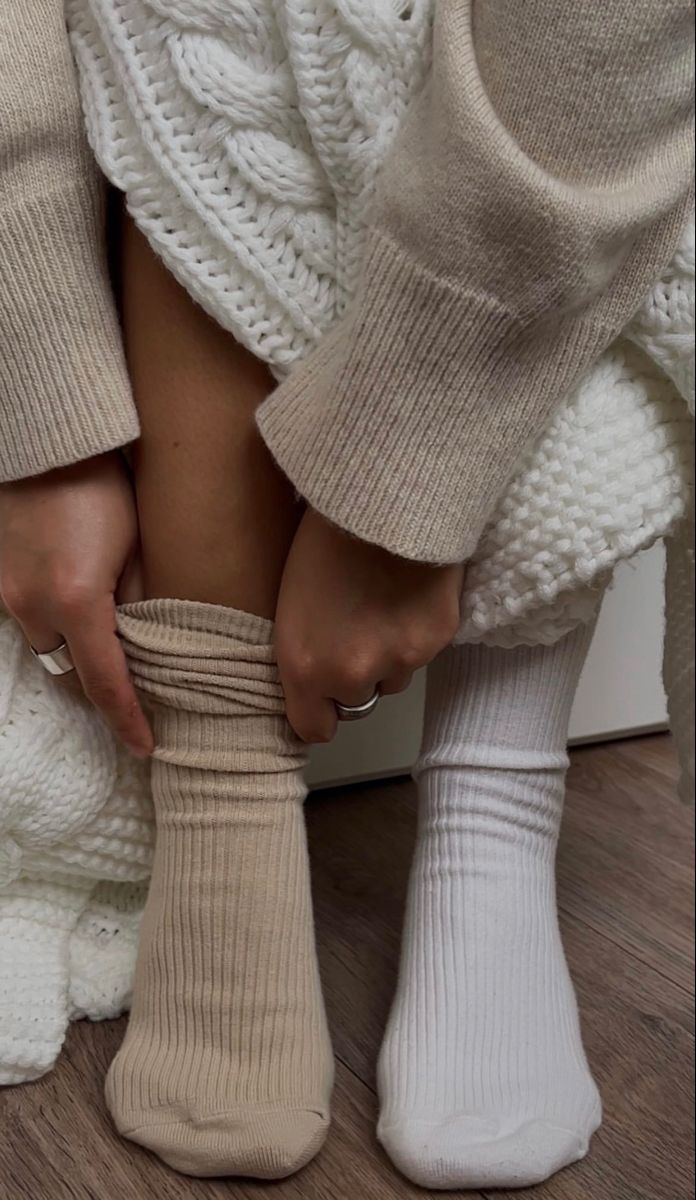 Aesthetic Winter Fashion, Outfits Winter Aesthetic, Socks Photography, Aesthetic Socks, Athletic Aesthetic, Winter Fashion Trends, Aesthetic Winter, Instyle Magazine, Look Of The Day