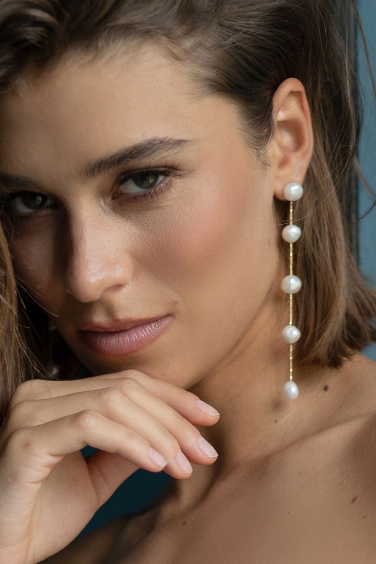 Natural pearls dot a dainty gold chain for a simple shoulder grazing statement. Minimalist Pearl White Earrings For Party, Chic Pearl Drop Jewelry For Formal Occasions, Minimalist Pearl Drop Earrings For Party, Minimalist Dangle Pearl Earrings For Party, Minimalist Pearl Earrings For Parties, Chic Formal Jewelry With Pearl Drop, Chic Pearl-embellished Pearl White Jewelry, Delicate Pearl Drop Linear Earrings For Party, Chic Pearl White Jewelry With Pearl Drop