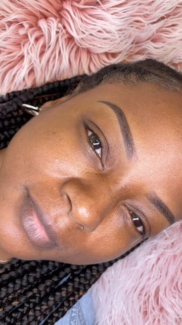 Waxed Eyebrows Black Women, Black Woman Eyebrows, Tinted Eyebrows Black Women, Eyebrows Black Women, Shading Eyebrows, Tinted Brows, Eyebrow Sculpting, Bad And Boujee Outfits, Ombre Eyebrows