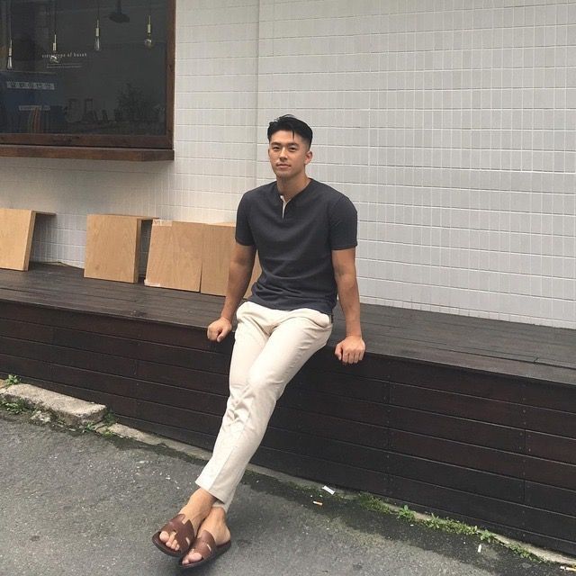 Hermes Sandals Men, Hermes Sandals, Kpop Fashion Men, Asian Men Fashion, Minimalist Fashion Men, Mens Summer Outfits, Classy Outfits Men, Mens Casual Outfits Summer, Men Fashion Casual Shirts