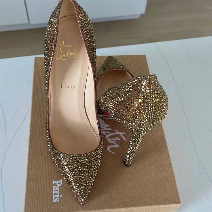 Authentic, Pigalle Strass , 120 Kappa , Wendy , Gold Christian Louboutin Shoes Never Been Worn Size 39.5 Gold Louboutin Heels, Luxury Gold Court Shoes With 4-inch Heel, Luxury Wedding Shoes With 4-inch Heel, Glamorous Round Toe Heels For Galas, Luxury Round Toe Heels For Gala, Gold Heels With Leather Sole For Party, Luxury Round Toe Wedding Shoes For Party, Luxury Pointed Toe Heels For Galas, Luxury Almond Toe Court Shoes For Party