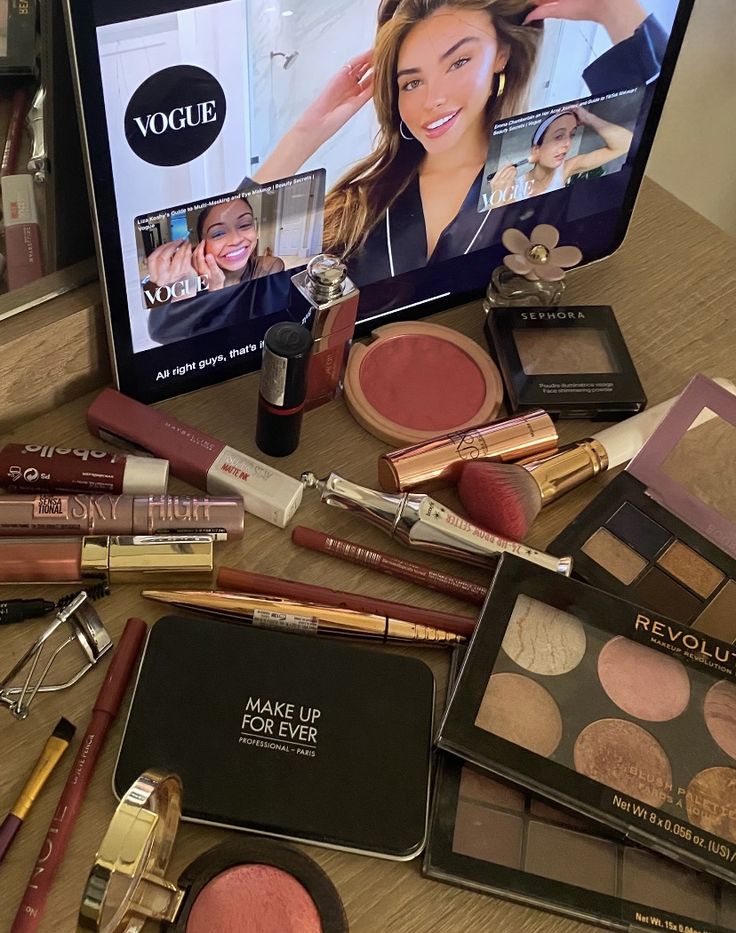 Get Ready With Me Vogue, Makeup Cosmetics Aesthetic, Oh How I Love Being A Woman Aesthetic, Vogue Get Ready With Me, Girl Doing Makeup, Get Ready With Me Aesthetic, Getting Ready Aesthetic, I Love Being A Girl, Vogue Beauty Secrets