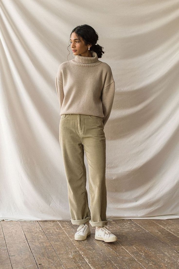 Casual Outfits Cargo Pants, Green Corduroy Pants Outfit, Casual Outfits Modest, Corduroy Pants Outfit, Green Corduroy Pants, Cord Pants, Modest Casual Outfits, Outfits Modest, Cords Pants