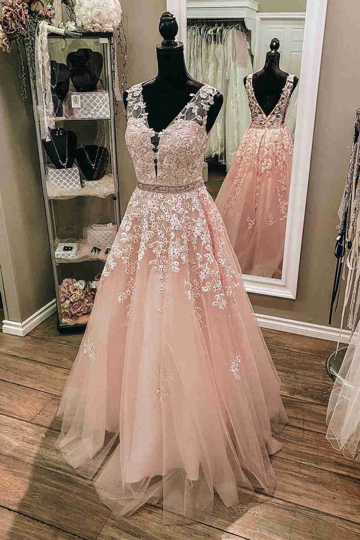 Розовое выпускное платье с V-об�разным вырезом с вышивкой Prom Dresses Long Pink, Dress With Embroidery, Pink Corset, V Neck Prom Dresses, Corset Dress Prom, Pink Prom Dress, Make Your Own Dress, Pink Prom, Long Evening Gowns