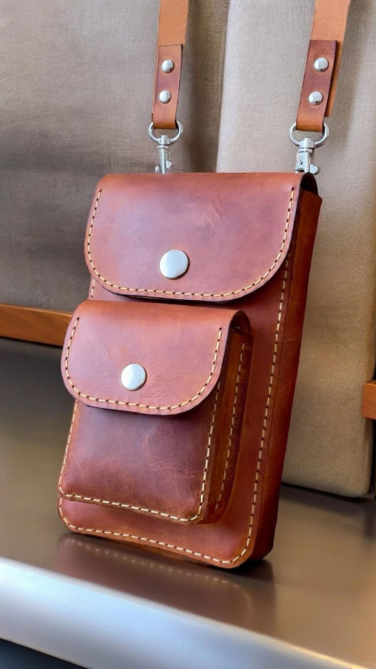 Leather Ipod Cases, Leather Bags Handmade Pattern, Leather Wallet Mens Handmade, Leather Side Bag, Phone Bag Pattern, Leather Phone Bag, Handmade Leather Work, Leather Working Projects, Cellphone Bag