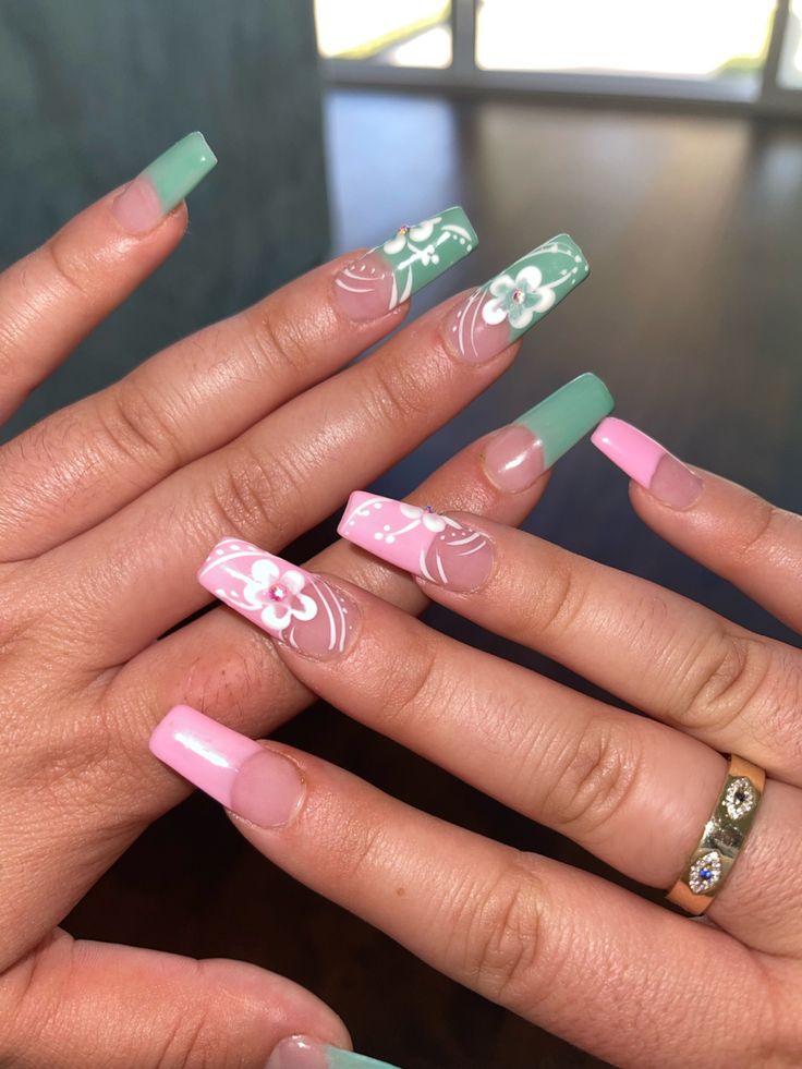 Summer Acrylic Nails Hawaii, Nails Inspiration For Hawaii, Cruise Nails Gel, Acrylic Nails Hawaiian Flowers, Hawaii Nails Acrylic Coffin, Tropical Nails Acrylic Long, Long Summer Nail Ideas, Hawaiian Flower Nails Coffin, Hawaiian Flower Nail Designs