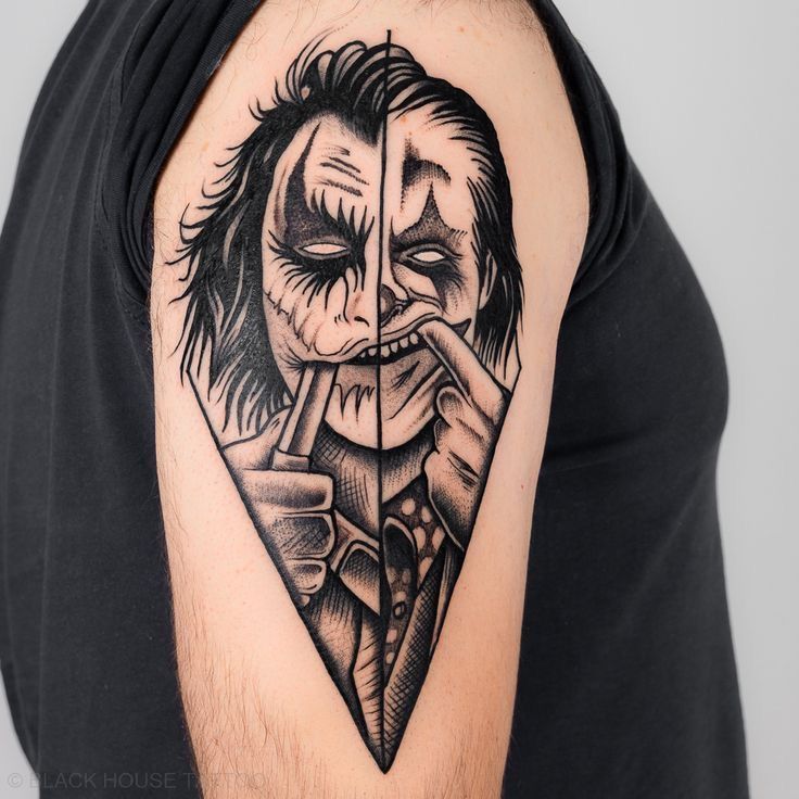 Tato Joker, Joker Face Tattoo, Tato 3d, Herren Hand Tattoos, Joker Tattoo Design, Clown Tattoo, Joker Tattoo, Small Tattoos For Guys, Hand Tattoos For Guys