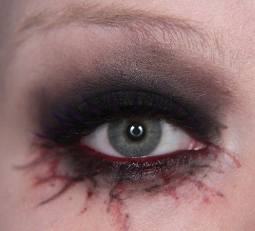 Halloween Zombie Makeup, Zombie Halloween Makeup, Make Up Diy, Makeup Zombie, Halloweenský Makeup, Halloween Make-up Looks, Creepy Halloween Makeup, Vampire Makeup, Cute Halloween Makeup