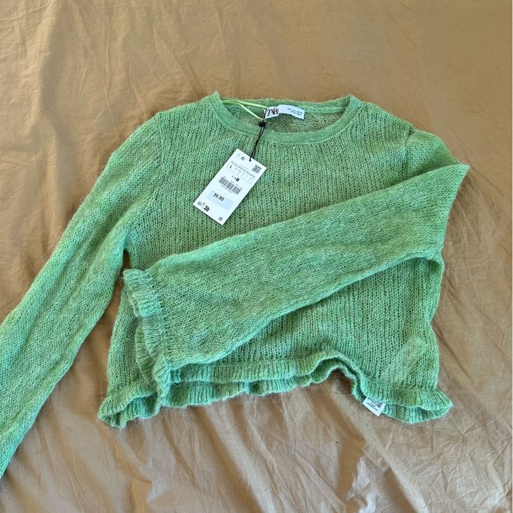 Never Worn With Tags Zara Lace Top, Zara Knit Sweater, Zara Tank Top, Velvet Sweatshirt, Green Long Sleeve Shirt, Oversized Button Down Shirt, Oversized Tunic, Zara Crop Top, Striped Swimsuit