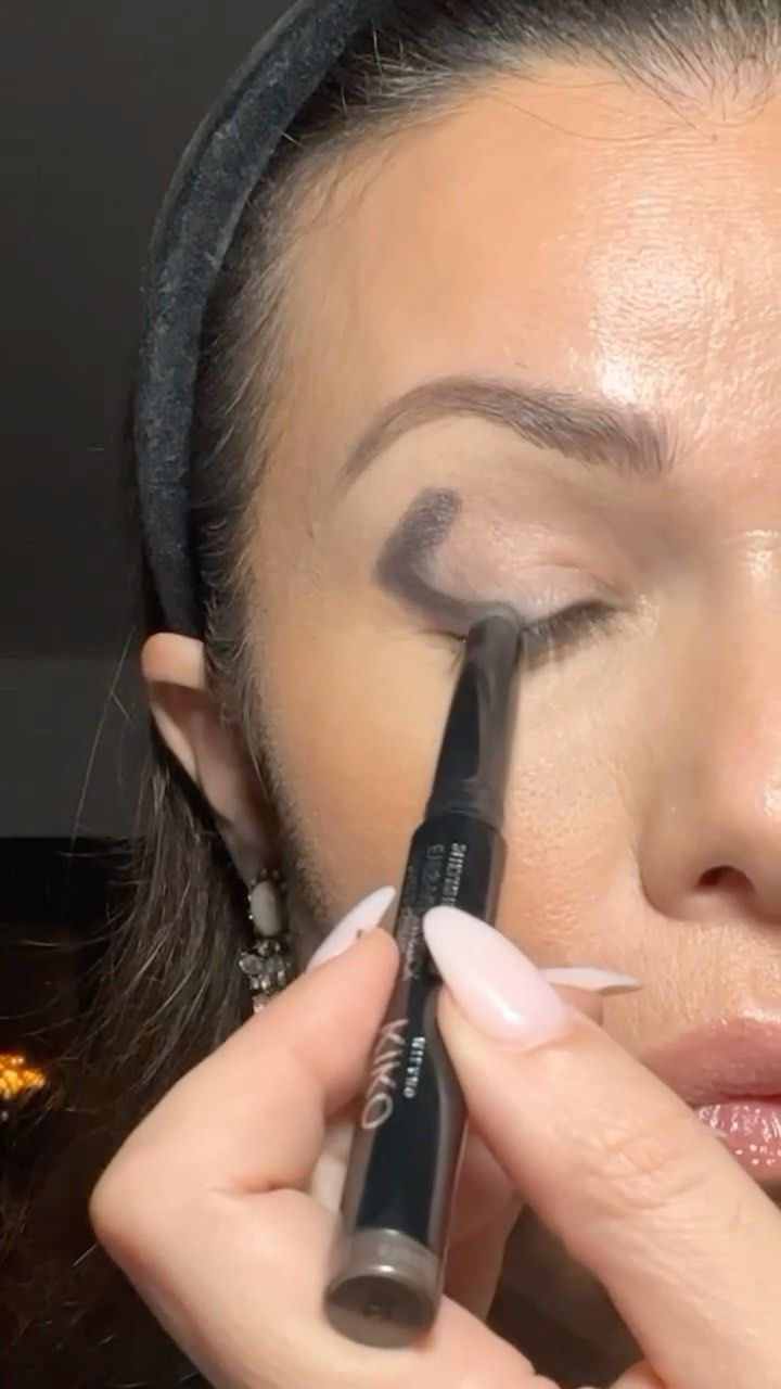 Saïda Boubellal | EYE LINER PAUPIÈRES TOMBANTES Makeup paupières tombantes, tutoriel liner fumé #makeup #makeuptutorial #tutorials #eyeliner... | Instagram Makeup For Smaller Eyes, Makeup For Hooded Eyelids, Makeup Wrinkles, Halo Eyes, Makeup For Small Eyes, Eye Makeup Guide, Makeup Tips Eyeshadow, Hooded Eye Makeup Tutorial, New Makeup Ideas