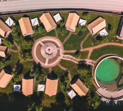 an aerial view of a park with lots of lawn chairs