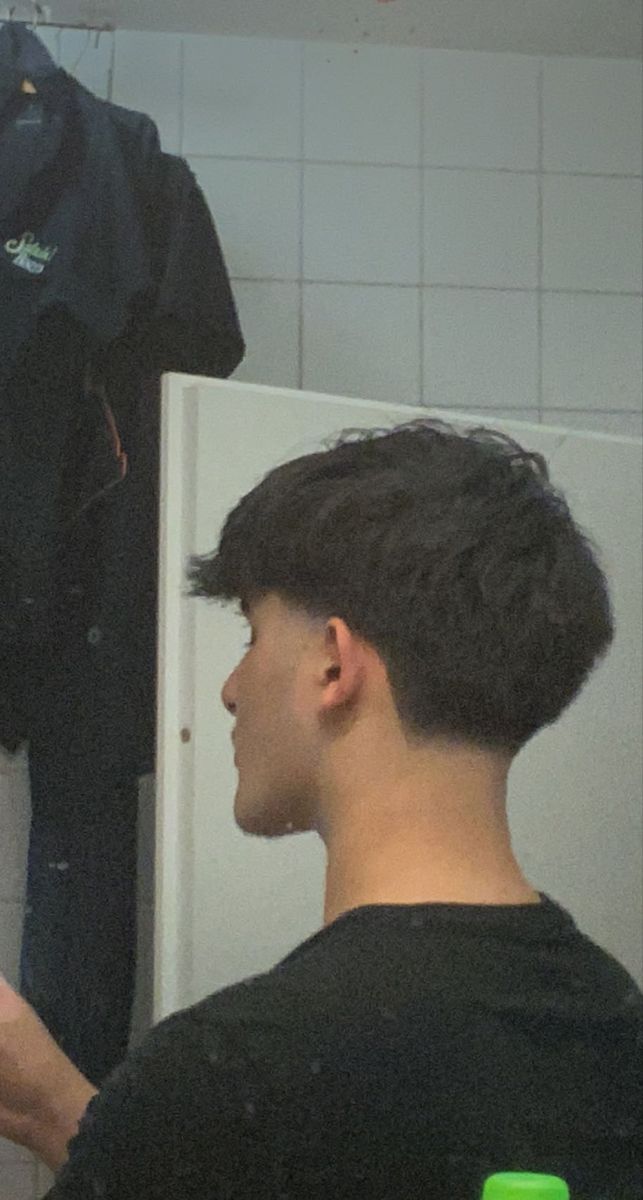 Taper With Long Hair Boy, Low Skin Taper Fade, Clean Taper Fade, Fluffy Hair Taper Fade, Lowfade Taper Straight Hair, Taper Fade Low Haircut, Low Taper Back, Low Taper Haircut Straight Hair, Low Taper Messy Top