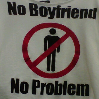 a t - shirt that says no boyfriend, no problem