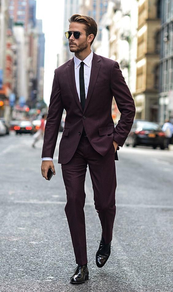 usar traje burdeos Job Interview Outfits, Job Interview Outfit, Interview Outfits, Stylish Mens Suits, Suit Combinations, Men Aesthetic, Urban Fashion Trends, Burgundy Suit, Designer Suits For Men