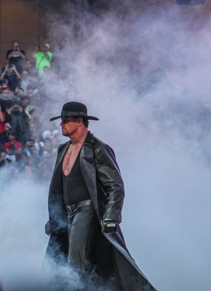 The Undertaker hace su entrada en WWE WrestleMania 31 (29/03/2015) / Photo by: razorsedge316 - Imgur.com Wwe Undertaker, Undertaker Wwe, Wwe Wrestlemania, The Undertaker, Wrestling Stars, Wwe Legends, Wwe World, Wrestling Superstars, Wrestling Wwe