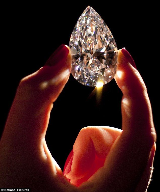 Dubbed the world's #largest '#flawless' #diamond of its type - World’s largest D colorless diamond at 101.73 carat. The diamond was carved from a 236-carat rough diamond found in Jwaneng Mine in Botswana. Flawless Diamond, Colorless Diamond, Shine Bright Like A Diamond, Rocks And Gems, Rough Diamond, Precious Gems, Gems And Minerals, Crystal Gems, Botswana