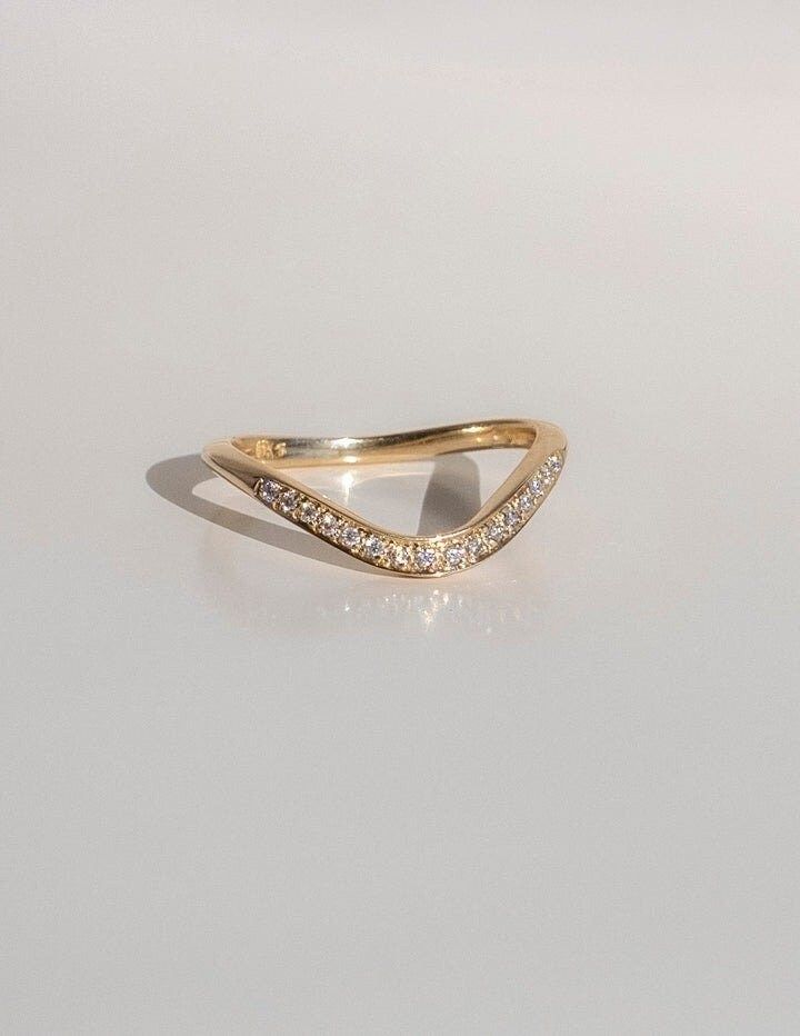 Moissanite Diamond Wave Stacking Ring|Curved Wedding Ring|Stacking Ring Women|Solid Gold Deep Chevron Ring|Unique Contour Ring 14k-10k 𝗥𝗶𝗻𝗴 𝗗𝗲𝘁𝗮𝗶𝗹𝘀 ● ∆ Handmade - 14k yellow gold Solid Gold Sixteen 1mm round ∆ Measurement: Width of Band: 1.35MM * Thickness of Band: 1.10MM ❃ 𝐒𝐩𝐞𝐜𝐢𝐚𝐥𝐭𝐲 𝐚𝐧𝐝 𝐍𝐨𝐭𝐞𝐬↣ Customized Designer Jewelry. ↣ Offer All cuts which you dream it to make with moissanite. ↣ Updating every step of your ordered jewelry. ↣ All listed jewelry in our stores is m Contour Ring, Traditional Diamond, Cvd Diamond, Chevron Ring, Pave Band, Diamond Solitaire Engagement Ring, Treasure Chest, Dream Jewelry, Wedding Things