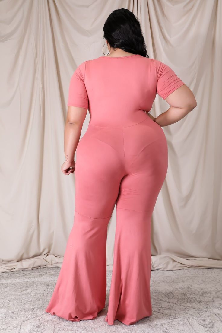 Curvy Pants, Flare Pant, Beautiful Dresses Short, Curvy Women Jeans, Curvy Girl Fashion, Chic Boutique, Plus Size Fashion, Plus Size Outfits, To Play