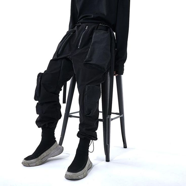 Level up your style with the "Matsu" Techwear pants Size Guide (cm) Size (cm) Waist Hips Length S 102 110 102 M 106 114 103 L 110 118 104 XL 114 122 105 Size Guide (inches) Size (in) Waist Hips Length S 40.16 43.31 40.16 M 41.73 44.88 40.55 L 43.31 46.46 40.94 XL 44.88 48.03 41.34 Benefit from the originality of the "Matsu" Techwear cargo pants by making this option. Do you like to collect the most attractive pants in your closet ? If so, here is a piece that deserves a special place in your clo Punk Goth Aesthetic, Techwear Cargo Pants, Loose Overalls, Techwear Pants, Tech Wear Fashion, Urban Ninja, Goth Aesthetic, Tech Fashion, Dark Wear