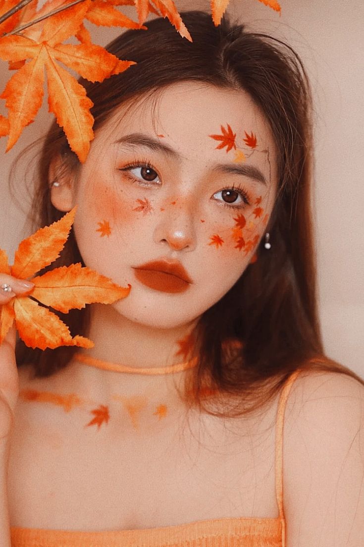 Fall Leaf Makeup Looks, Autumn Leaf Makeup, Fun Fall Makeup, Fall Creative Makeup, November Makeup Looks, Leaf Eye Makeup, Autumn Fairy Makeup, Face Painting Aesthetic, November Makeup