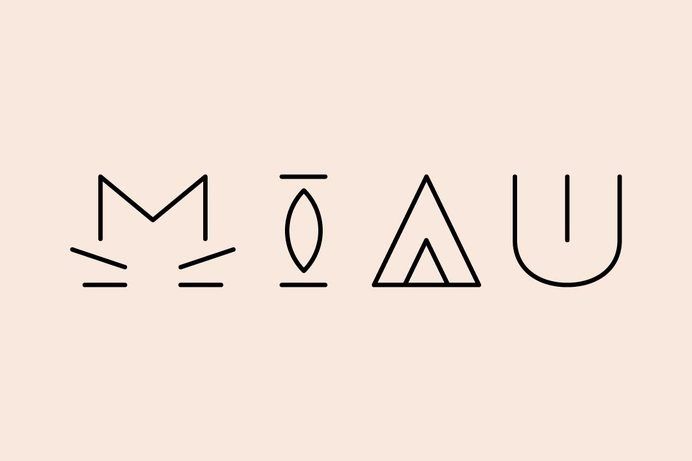 the word mau is written in black on a light pink background with an arrow