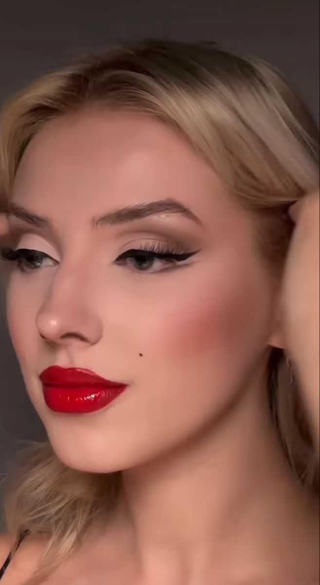 Art Deco Makeup 1920s, 50s Cat Eye Makeup, Classic 1950s Makeup, Vintage Eye Makeup 1950s, Grease Inspired Makeup, Retro Makeup 50s, 50s Fashion Makeup, 1950 Eye Makeup, Retro Style Makeup