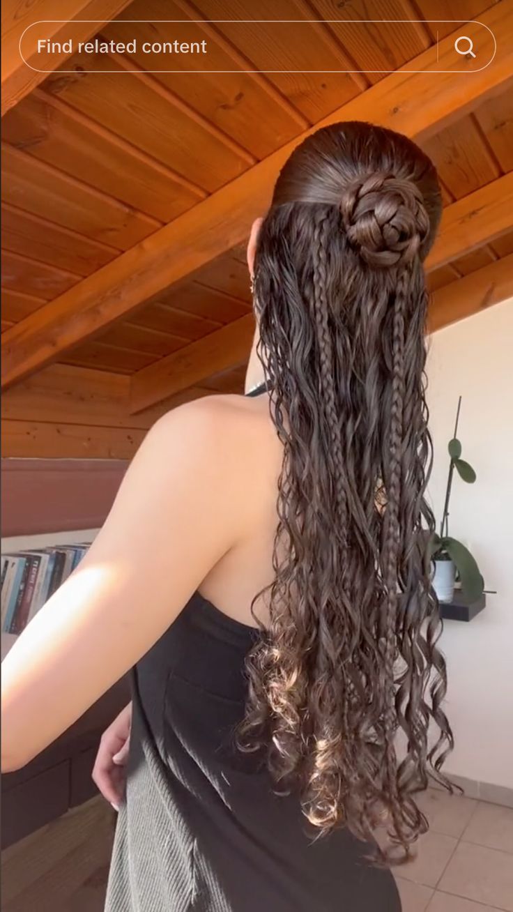 How To Get Thick Long Hair, Hairstyles For Long Hair Thick Hair, Fall Girl Hairstyles, Hairstyles Prom Medium Hair, Festival Hair Curly Hairstyles, Medium Length Hair Styling Ideas, School Hairstyles Wavy Hair, Hairstyles For School Wavy Hair, Cute Hairstyles For Medium Hair School