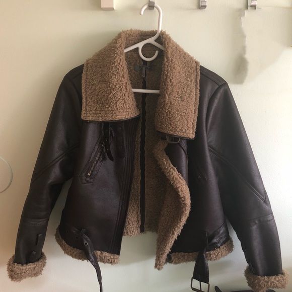 Buffalo Leather Jacket, Buffalo Jacket, Brown Faux Leather Jacket, Winter Fashion Jackets, Aviator Jacket, Book Things, Aviator Jackets, Buffalo Leather, Coat Outfits