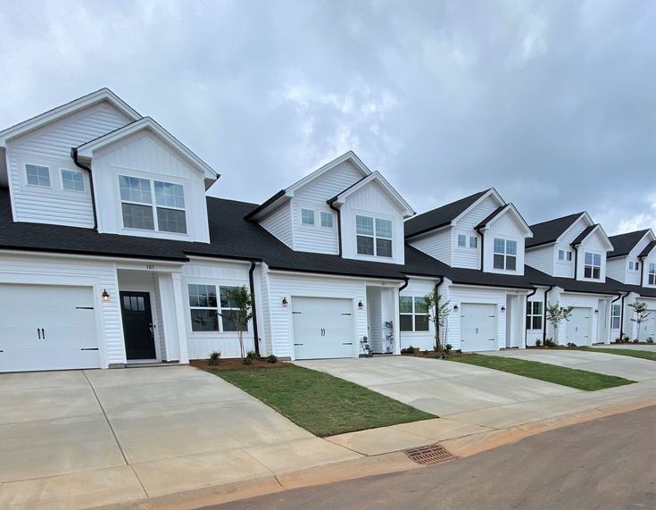 a row of white houses sitting next to each other