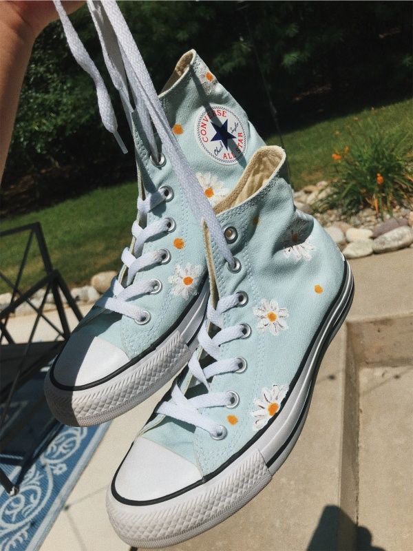 Painted Shoes Diy, Cute Converse, Dr Shoes, Embroidery Shoes, Embroidered Shoes, 자수 디자인, Hype Shoes, Shoe Inspo, Aesthetic Shoes