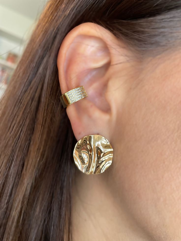 Step into the glamour of a bygone era with our Vintage-Inspired Gold Circle Earrings. These timeless treasures beautifully blend classic sophistication with a touch of modern charm. The intricately crafted gold filled post back circles exude elegance, making them the perfect statement piece for any occasion. Elevate your style with these trending earrings, where vintage allure meets contemporary flair. A must-have addition to your jewelry collection, bringing a touch of timeless beauty to every Gold Circle Earrings, Trending Earrings, Elegant Minimalism, Heart Hoop Earrings, Earring Trends, Gold Circle, Black Necklace, Circle Design, Timeless Treasures