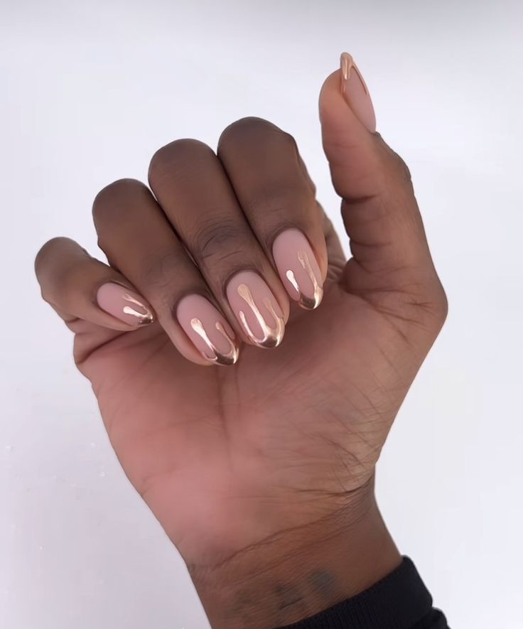 Short Nails Dark Skin, Short Nails Dark, Nails Dark Skin, Metallic Nail Colors, Winter Nails 2023, Deep Red Nails, Nails Dark, Black Acrylic Nails, Stylish Nails Designs