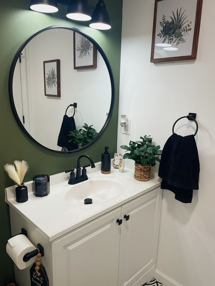 black and green bathroom Bathroom Revamp, Dark Green Bathrooms, Bathroom Upstairs, Green Bathroom Decor, Bathroom Counter Decor, Bath Redo, Bilik Air, Restroom Decor, Bad Inspiration