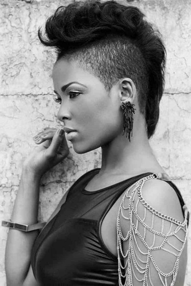 20 Chic Short Hairstyles for African American Black Women Black Mohawk Hairstyles, Short Hair Mohawk, Female Mohawk, Short Mohawk, Hairstyle Hacks, Short Hair Styles African American, Mohawk Haircut, Half Shaved, American Hairstyles