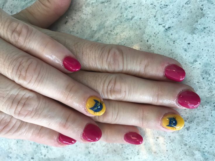 Pete The Cat Nail Art, Pete The Cat Nails, Beatles Nails, Cat Nails Design, Tacky Nails, Cat Nail Designs, Funky Nail Art, Drip Nails, Crazy Nails