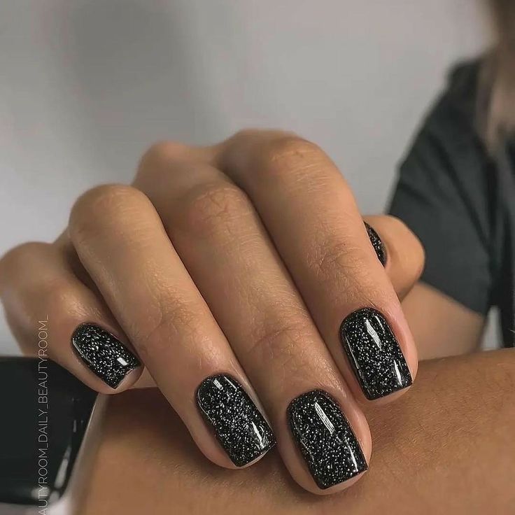 Manicure Paznokcie Hello Kitty, Black Nails With Glitter, Nagel Tips, Short Square Nails, Smink Inspiration, Sparkle Nails, Nagel Inspo, New Year's Nails, Dipped Nails