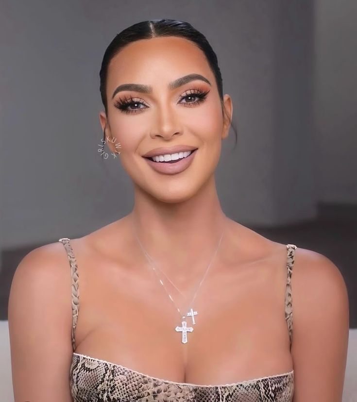 Kim Kardashian Full Glam Makeup, Kardashians Makeup Looks, Kim Kardashian Glam Makeup, Kim Kardashian Makeup 2024, Kim Kardashian Smile, Kim Kardashian Pictures, Kim Kardashian Makeup Looks, Ariana Grande Makeup Tutorial, Kim K Makeup