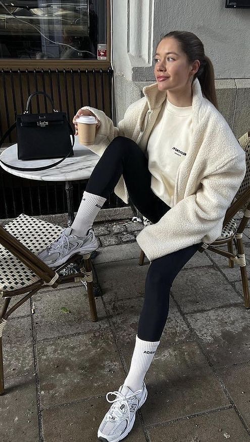 Matching Athleisure Outfits, Fall Lounge Outfits, Sport Chic Outfit, Winter Sporty Outfits, Sportive Outfit, Sporty Winter Outfits, Walk Outfits, Party Outfit Plus Size, Walking Outfit