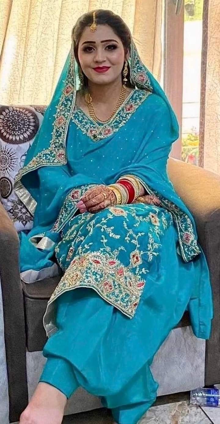 Handsome Women, Bridal Suits Punjabi, Punjabi Dress Design, Suits For Women Indian, Wife Clothes, Bridal Suits, Nauvari Saree, Post Photo, Hot Dresses Tight