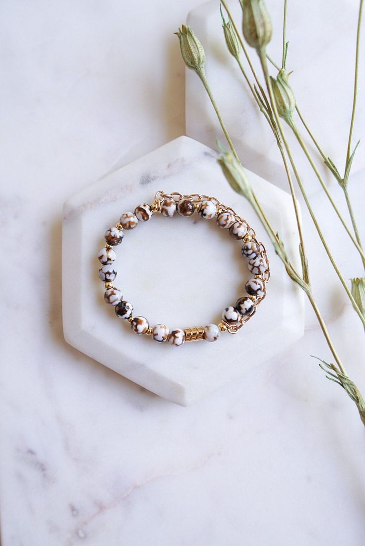 Photography Bracelet Photo Ideas, Crystal Bracelet Photography, Bracelet Photography Ideas Products, Beads Photography, Bracelet Photography, Jewellery Photo, Product Photoshoot, Quartz Crystal Jewelry, Jewelry Product Shots