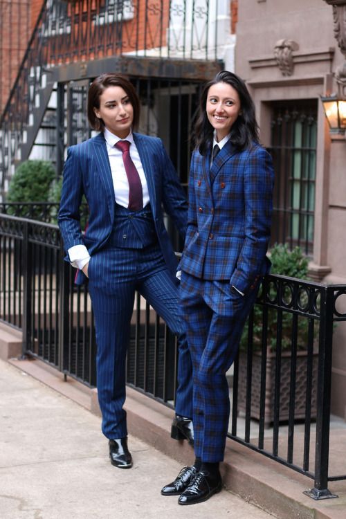 Women In Suits, Dapper Outfit, Women Wearing Ties, Woman In Suit, Lesbian Fashion, Tomboy Chic, Look Formal, Queer Fashion